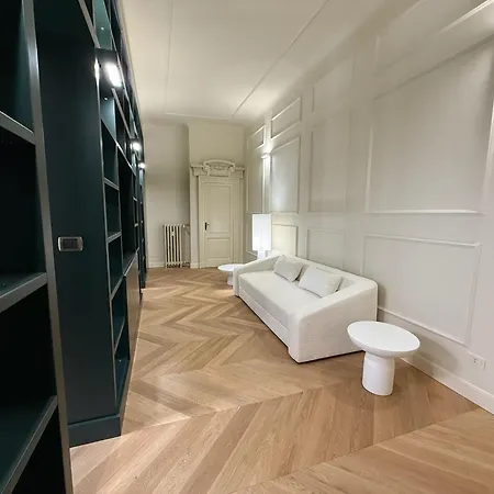 Lusso In Palazzo D'epoca * Milánó