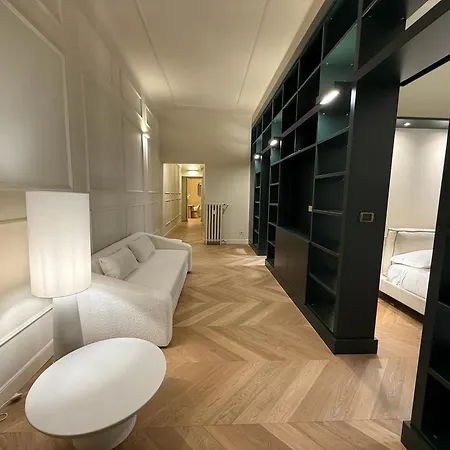 Lusso In Palazzo D'epoca Milan