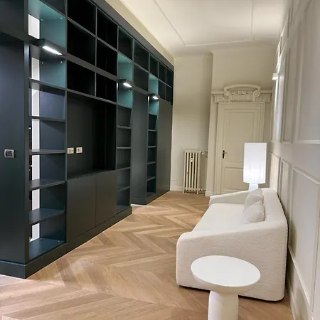 Lusso In Palazzo D'epoca * Milan